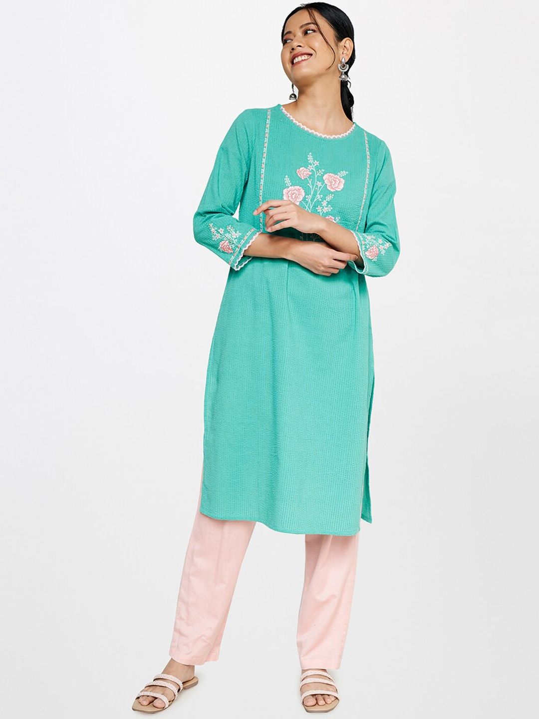 Global Desi Women Cotton Floral Embroidered Kurta