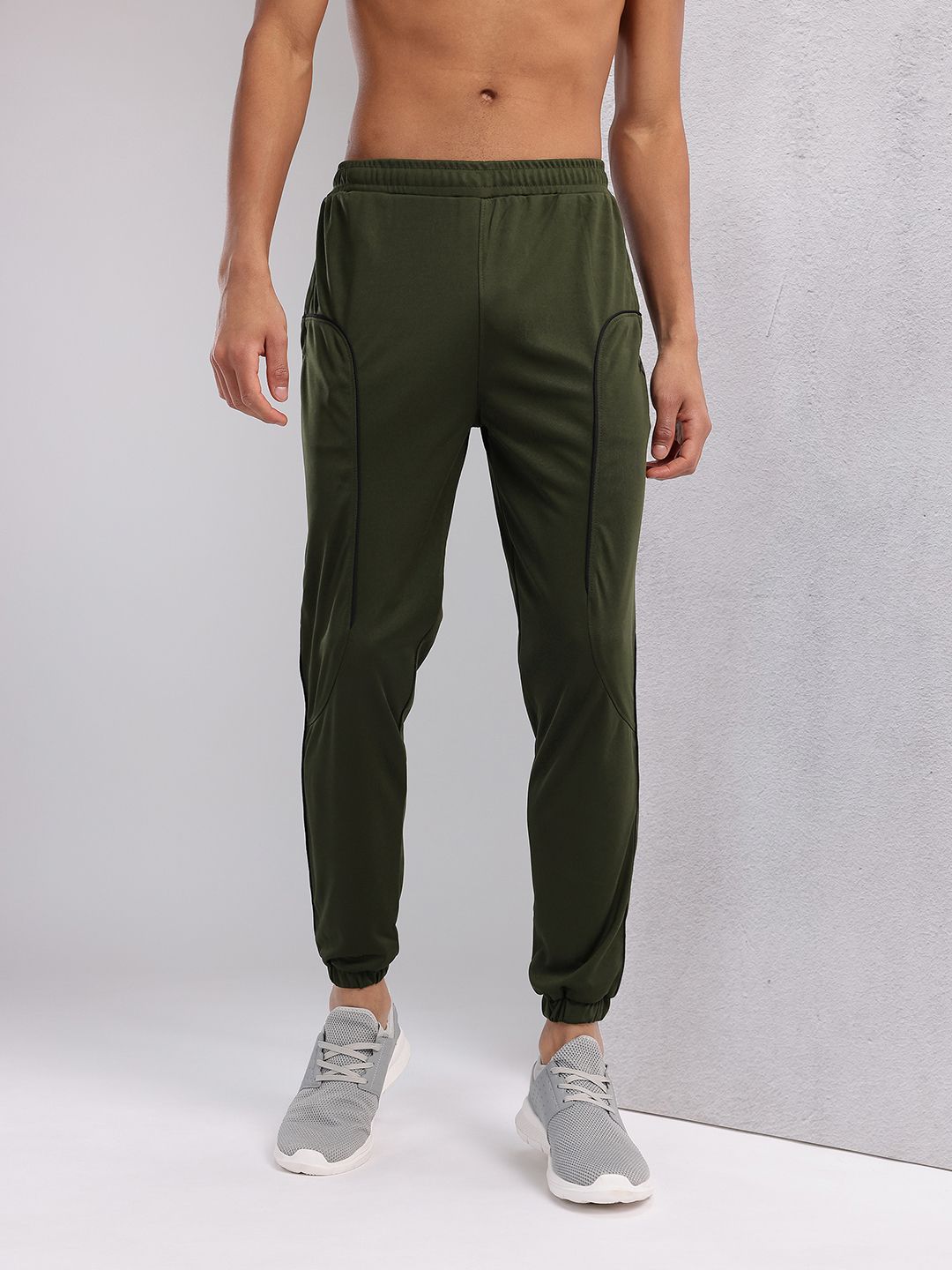 HRX by Hrithik Roshan Men Mid-Rise Rapid-Dry Training Joggers with Contrast Piping