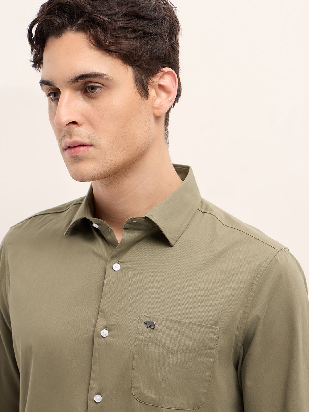 THE BEAR HOUSE Men Spread Collar Solid Cotton Casual Shirt