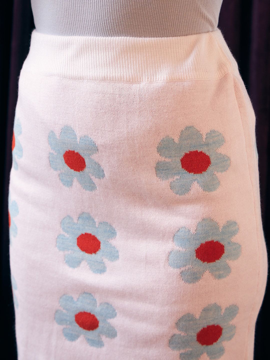 Berrylush White Floral Self Design Acrylic Straight Skirt
