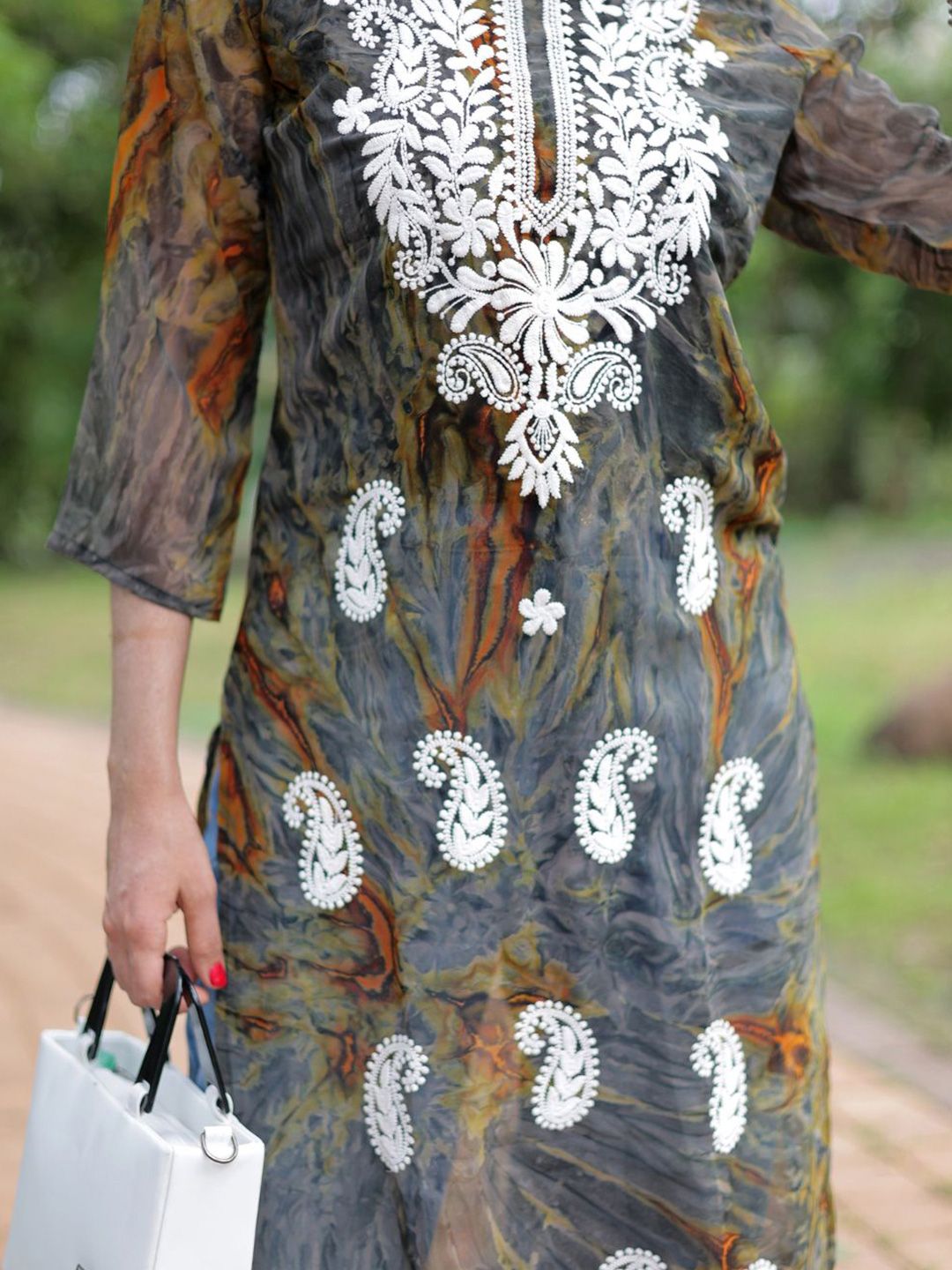 KALINI Ethnic Motifs Thread Work Chikankari Embroidery Georgette Straight Kurta