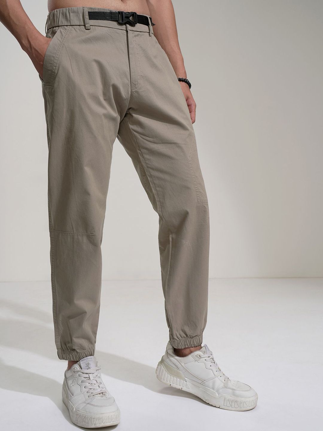 HIGHLANDER Men Solid Elasticated Relaxed Fit Cargo Jogger