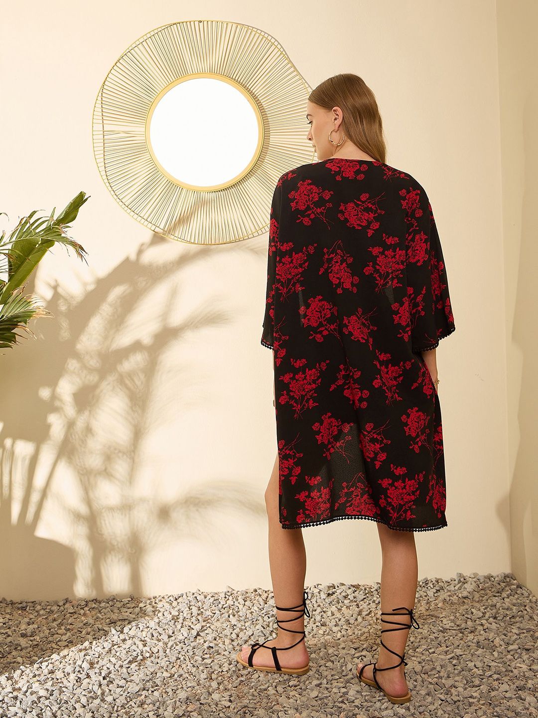 Berrylush Women Printed Longline Shrug