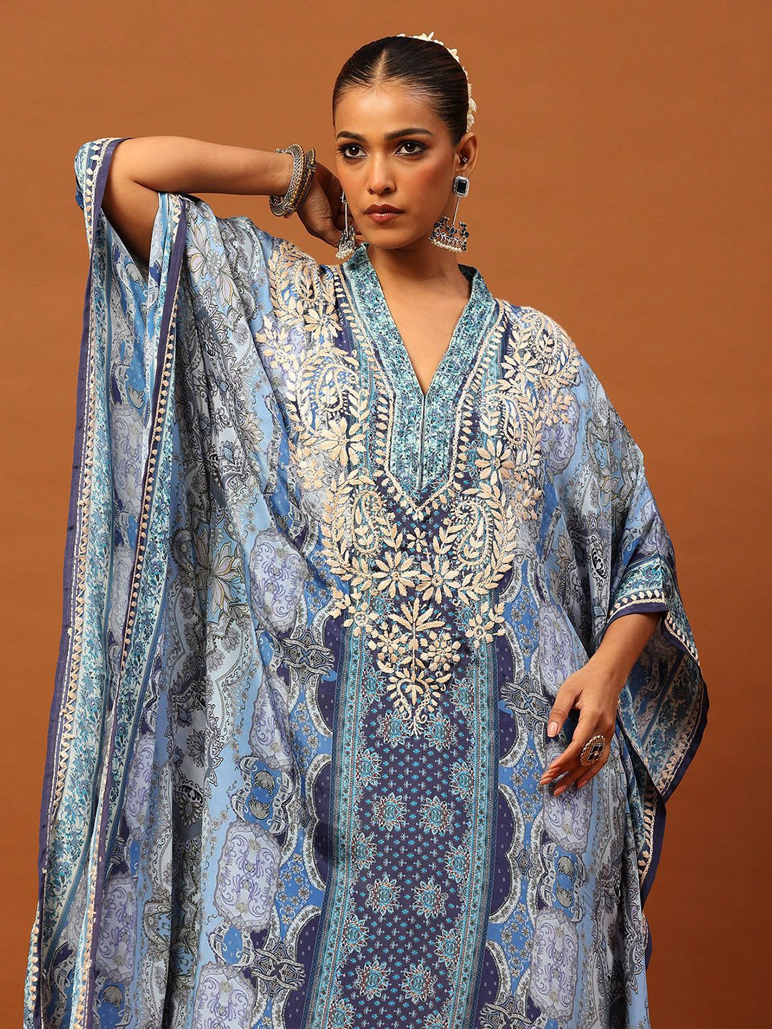 Rumah Wanita Chikankari Blue Crepe Chikankari Sulam Kurta