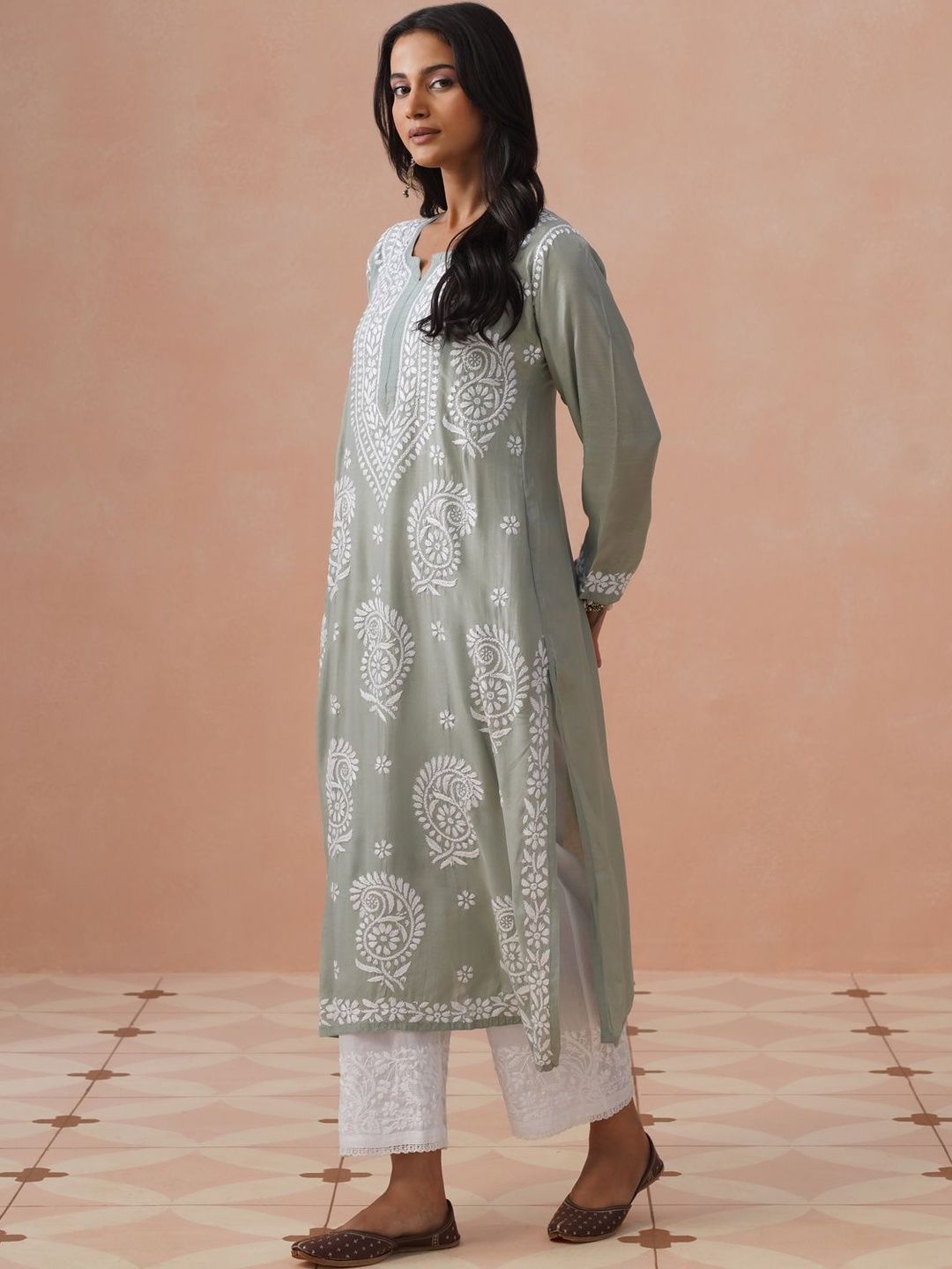 Rumah Wanita Chikankari Motif Etnik Bersulam Kurta Chikankari