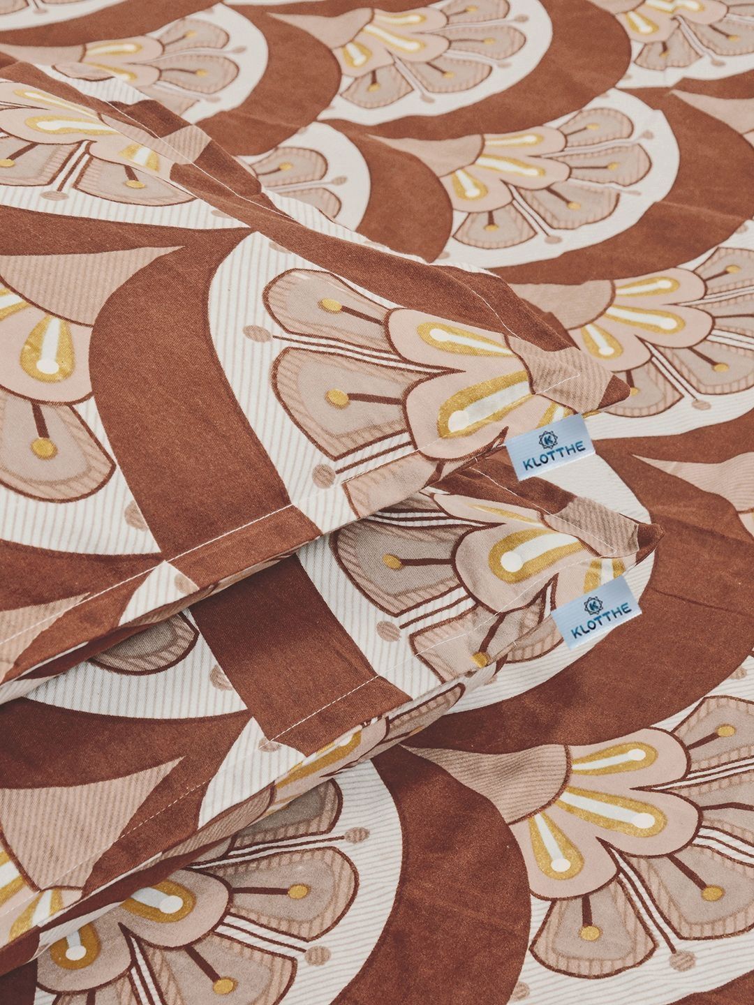 KLOTTHE Brown Floral Polycotton Breathable 300 TC King Bedsheet with 2 Pillow Covers-98 x 89 inches