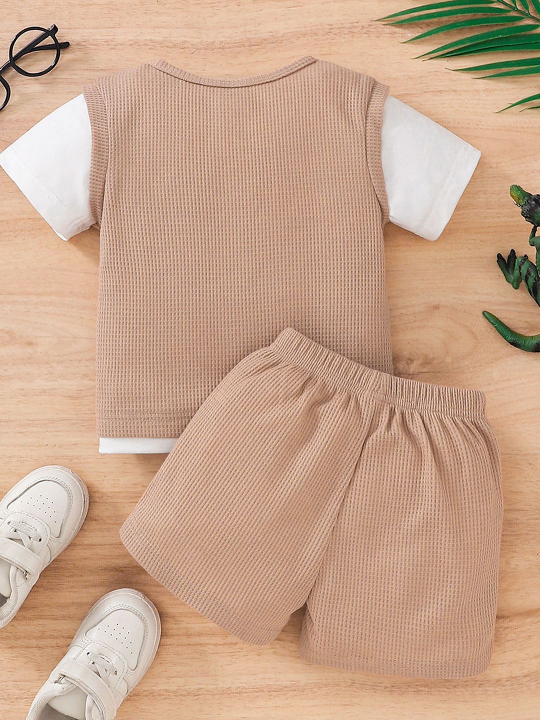 T-shirt leher pusingan anak lelaki YK dengan seluar pendek