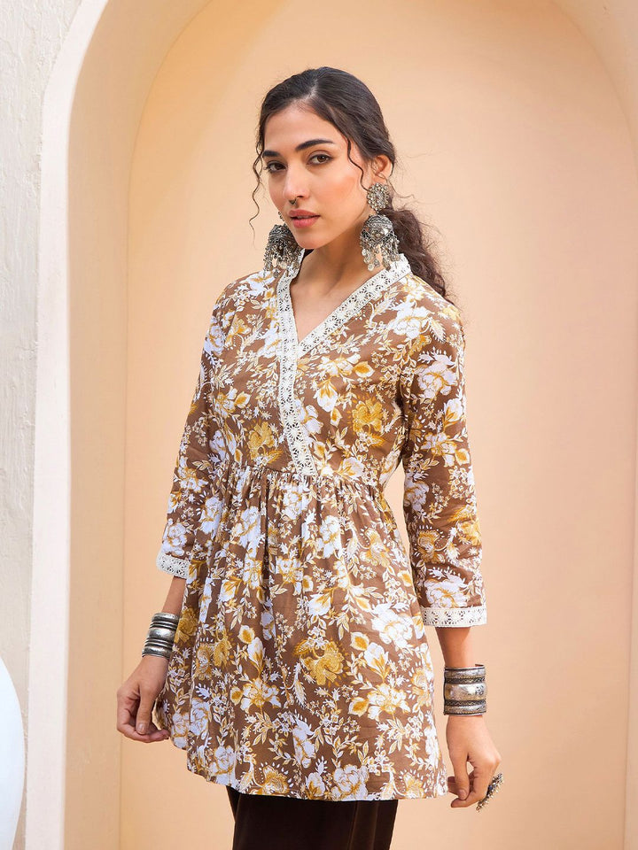 Shae by SASSAFRAS Floral Printed V-Neck Gotta Patti Pure Cotton Gotta Patti Angrakha Kurti