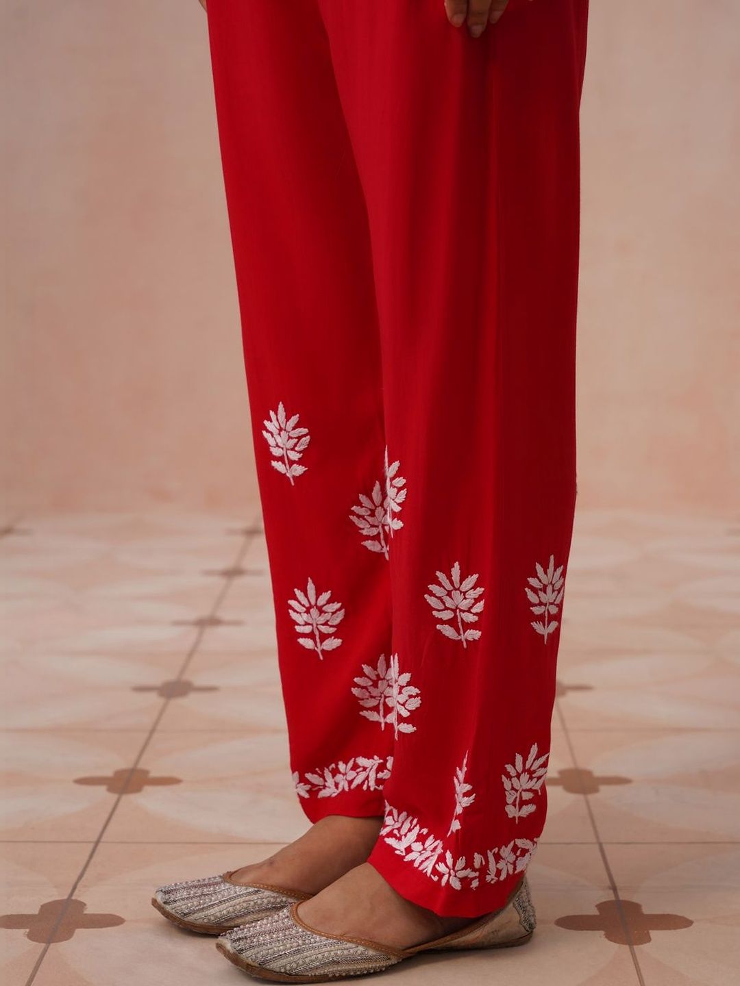 House of Chikankari Women Regular Chikankari Kurta with Trousers