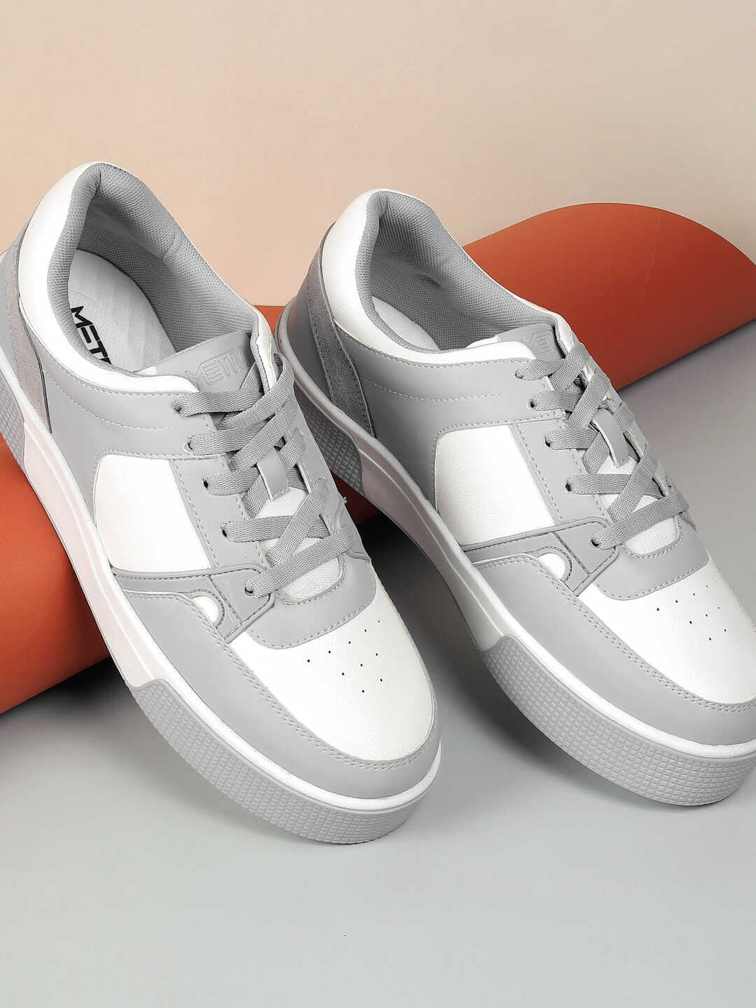 Metro Men Lace-Ups Sneakers