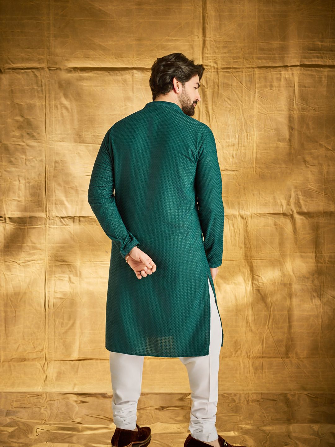 SOJANYA Geometric Embroidered Thread Work Mandarin Collar Pure Cotton Kurta With Churidar