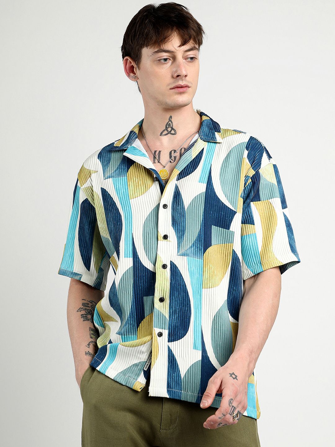 Campus Sutra Men Comfort Cuban Collar Abstract Curves Oversized Casual Shirt