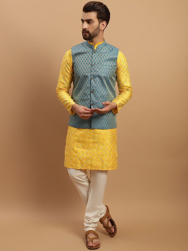 SOJANYA Kurta Biasa Bersulam Geometrik dengan Jaket Nehru Rekaan Churidar & Tenunan