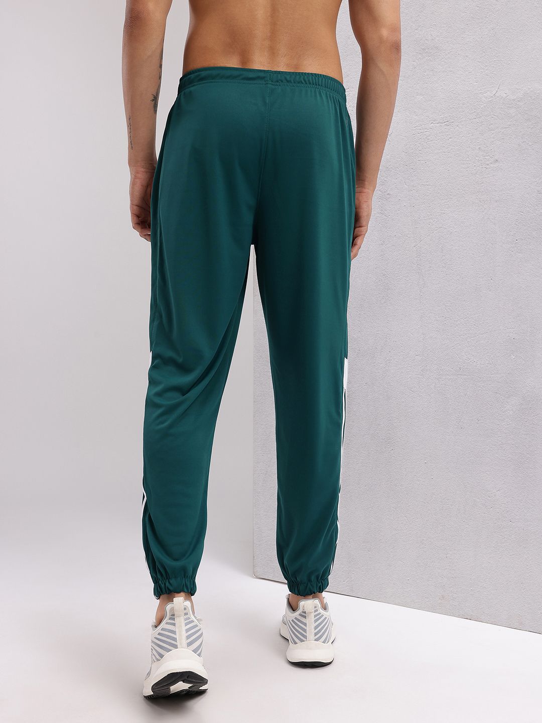 HRX by Hrithik Roshan Men Side Stripes Rapid-Dry Training Joggers