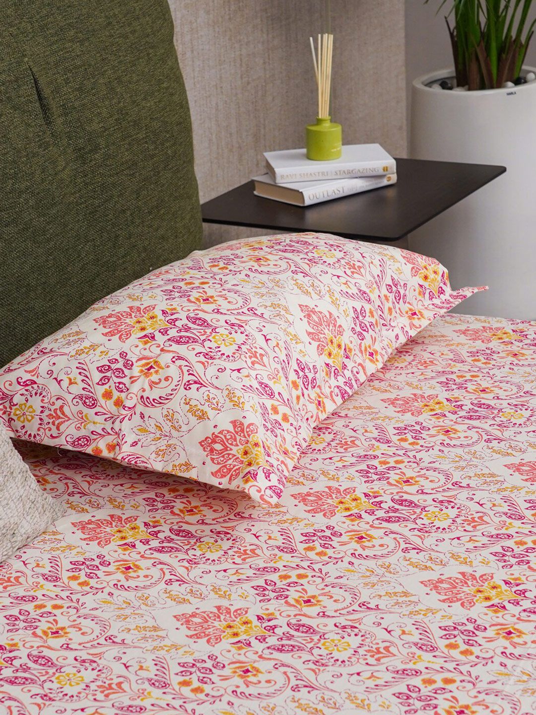 URBAN SPACE Peach-Coloured Printed Cotton 200 TC Single Bedsheet With 2 Pillow Covers