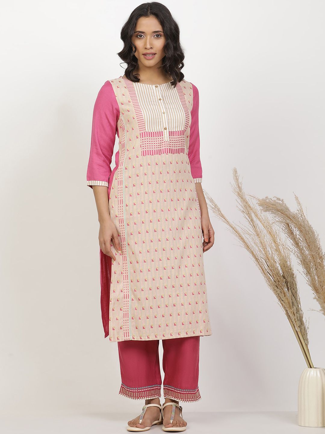 W Ethnic Motifs Printed Round Neck Regular Kurta with Trousers