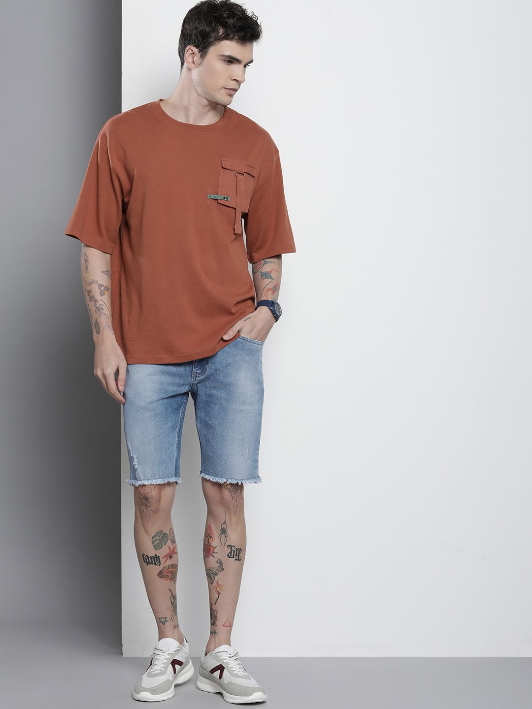 The Indian Garage Co Men Solid Distressed Slim Fit Denim Shorts