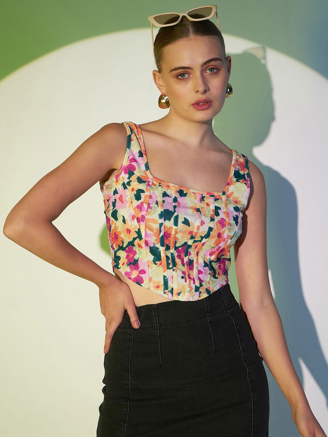 Berrylush White Floral Printed Square Neck Sleeveless Regular Crop Top