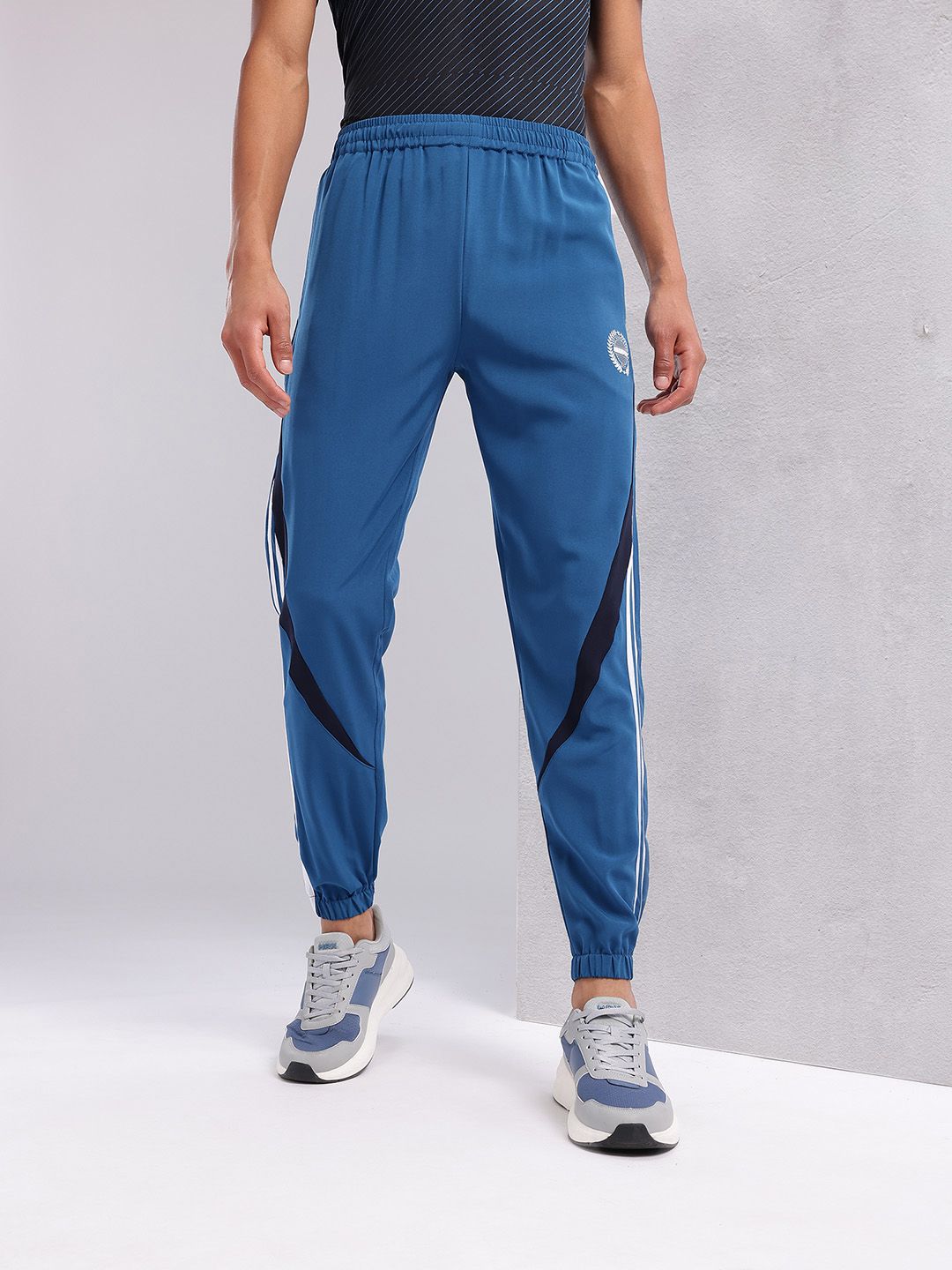 HRX by Hrithik Roshan Men Lifestyle Mid-Rise Side Striped Joggers