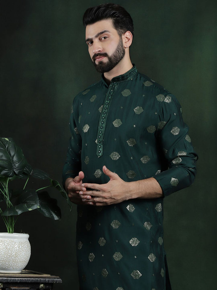 SOJANYA Geometric Embroidered Mandarin Collar Sequinned Straight Kurta