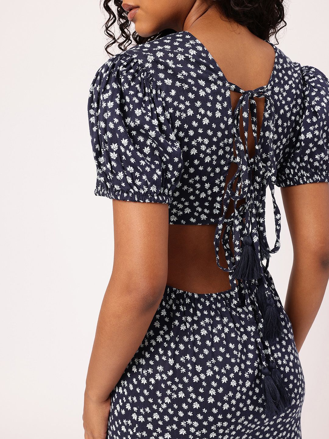 Feminine Blend Floral Printed Cut-Out Styled Back Sheath Mini Dress