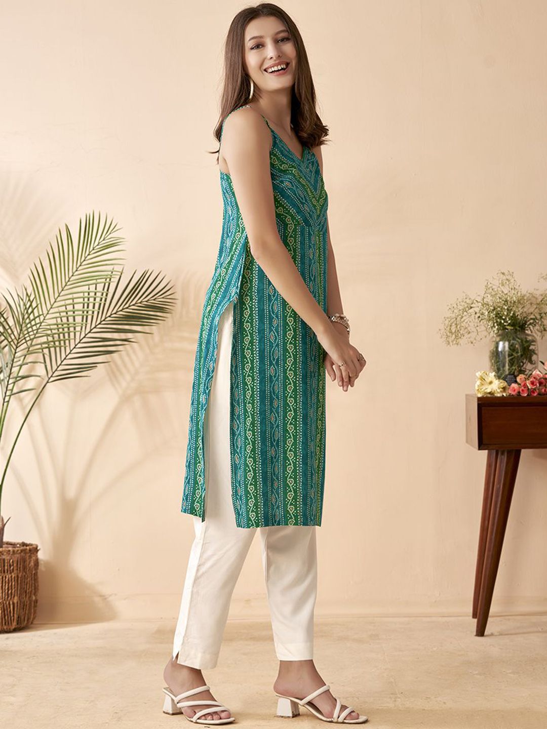 Anouk V Neck Sleeveless Bandhani Straight Kurta