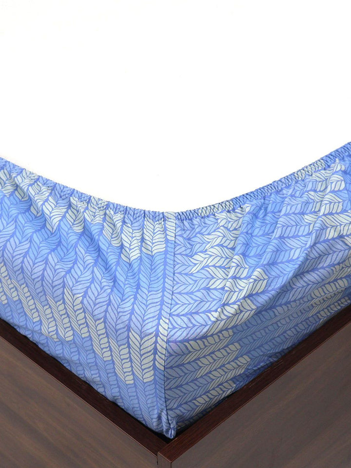 BOMBAY DYEING Blue & White Floral Cotton 144 TC Queen Bedsheet Set-1.52 m X 1.98 m X 30 cm
