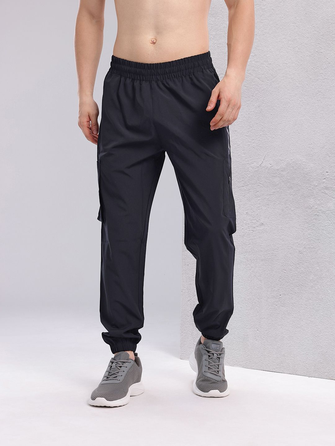 HRX by Hrithik Roshan Men Mid-Rise Rapid-Dry Training Cargo-Style Joggers