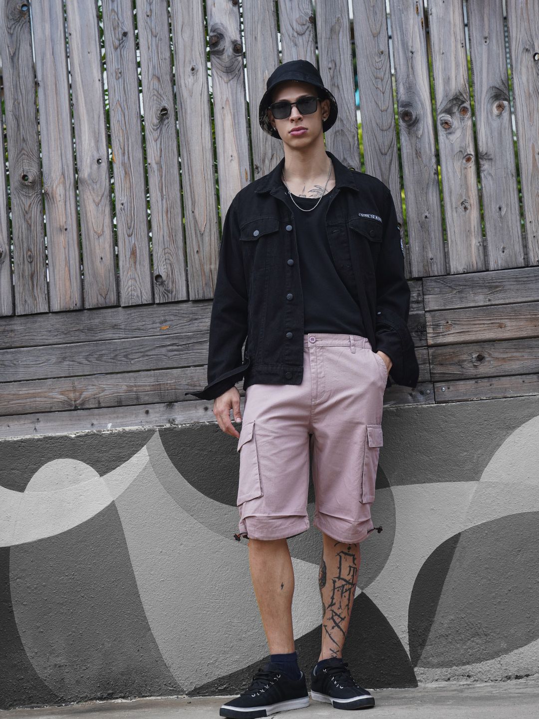The Indian Garage Co Men Solid Cotton Relaxed Fit Cargo Shorts