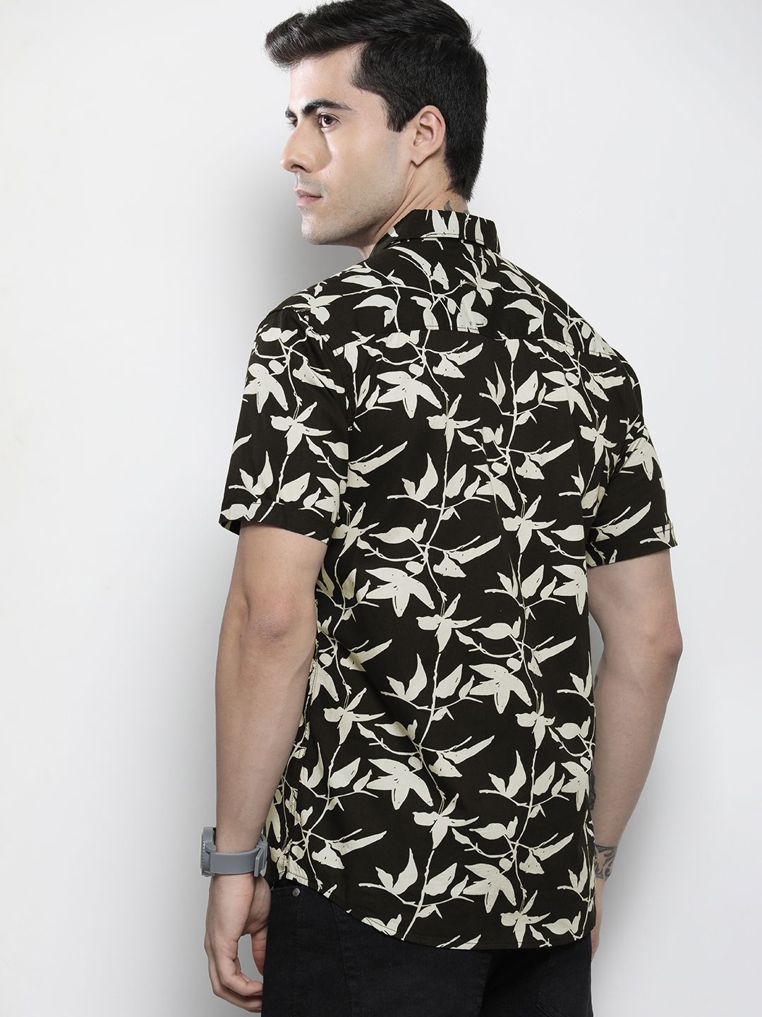 The Indian Garage Co Men Regular Fit Floral Printed Resortwear Shirt