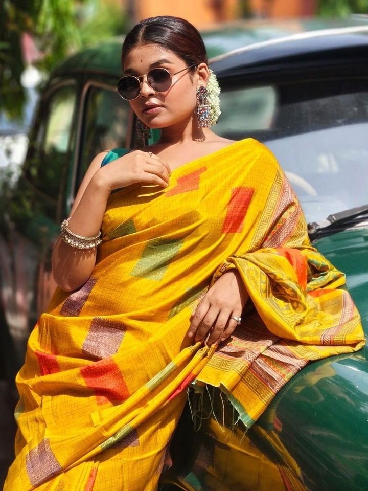 KALINI Geometric Saree With Blouse Piece