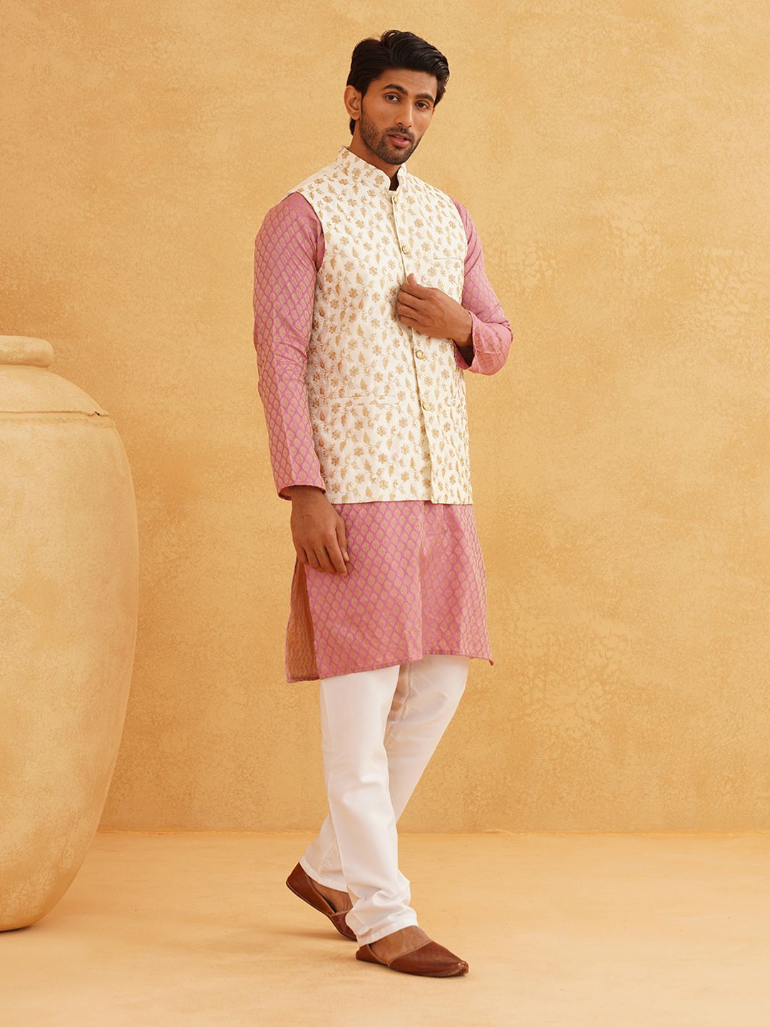 SOJANYA Men Pink Regular Thread Work Kurta with Churidar