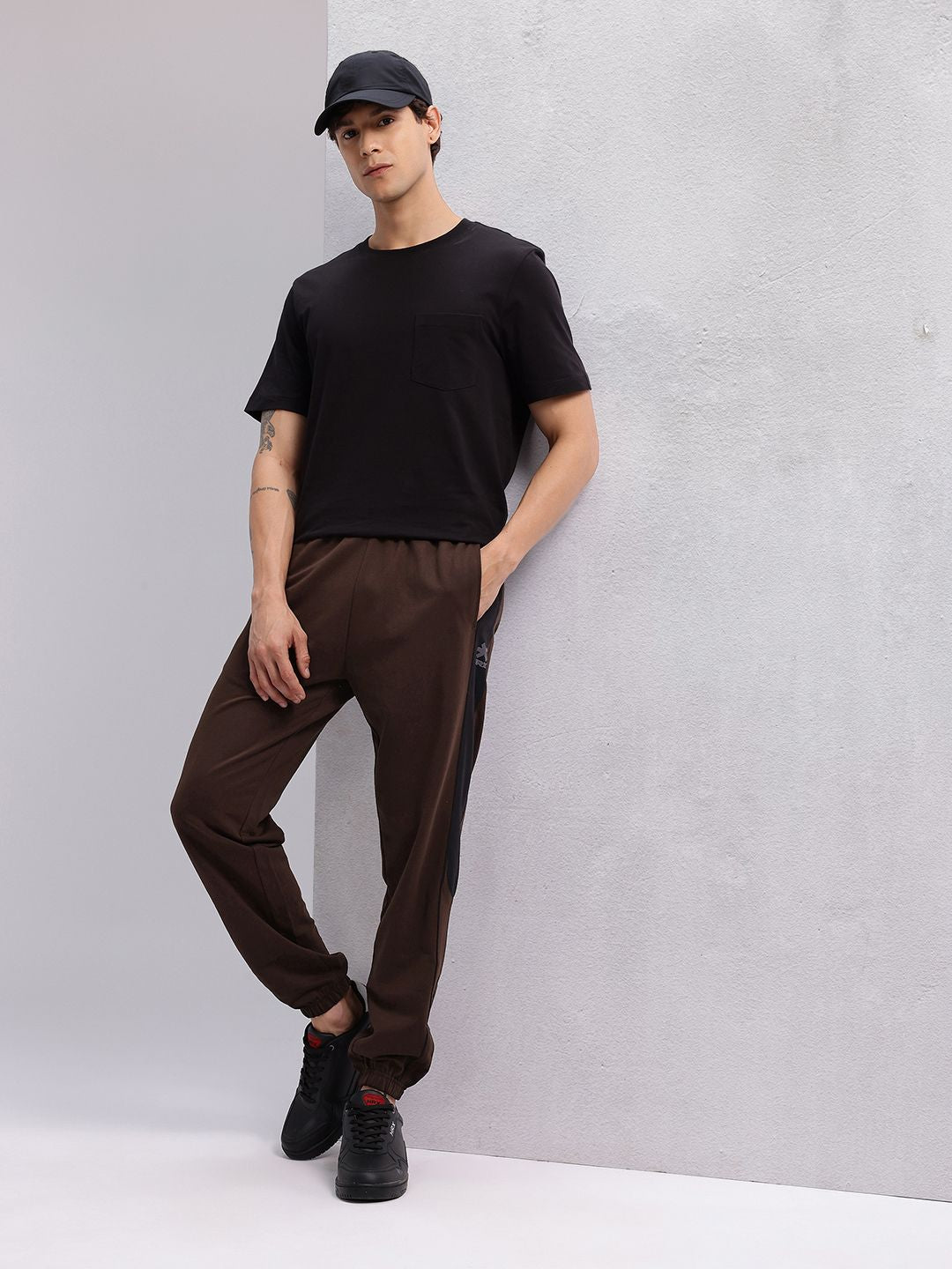 HRX by Hrithik Roshan Men Contrast Side Panel Lifestyle Track Pants