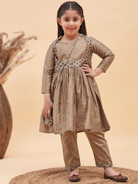 VASTRAMAY Girls Floral Printed Pleated Anarkali Kurta with Trousers & Potli Bag