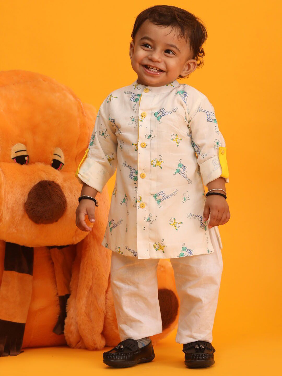 VASTRAMAY Boys Printed Band Collar Roll Up Sleeves Regular Kurta with Pyjama