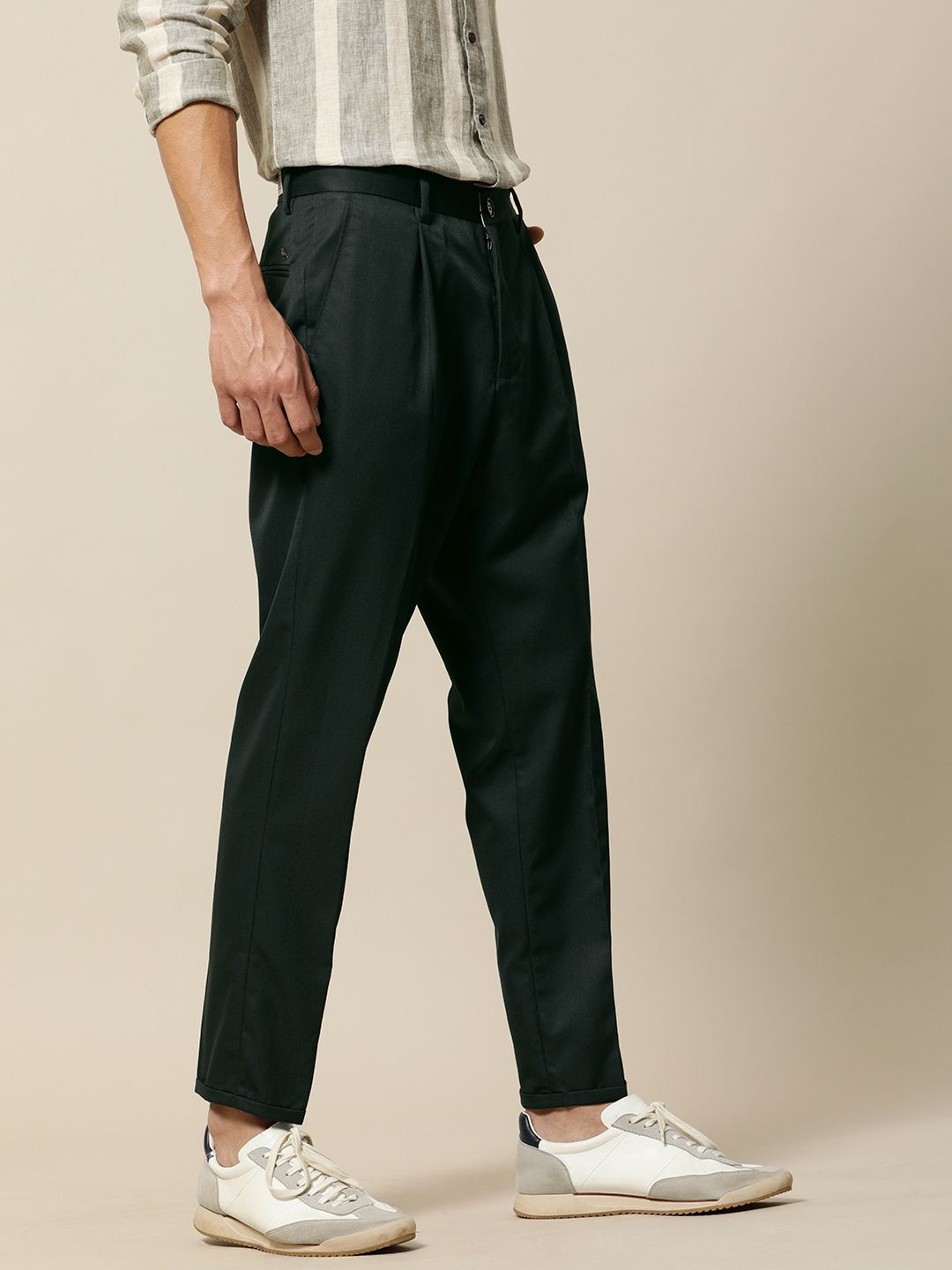 Mr Bowerbird Men Green Tailored Fit Pleated Trousers