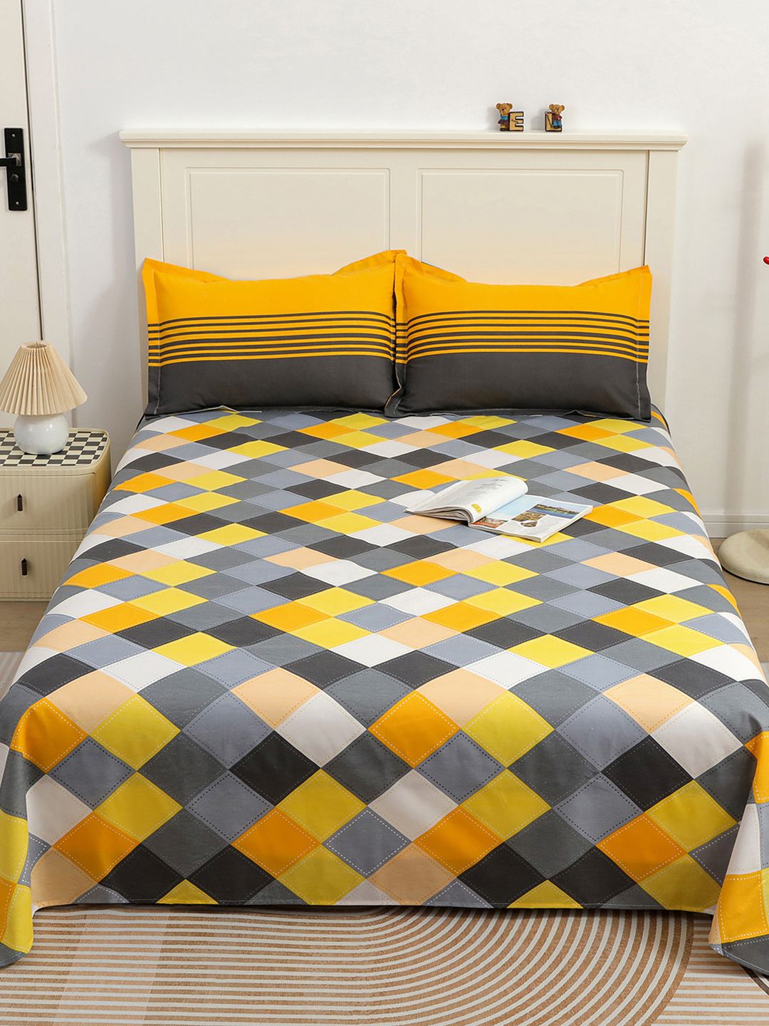 Story@home Grey Yellow Geometric 144 TC Queen Bedsheet with 2 Pillow Covers