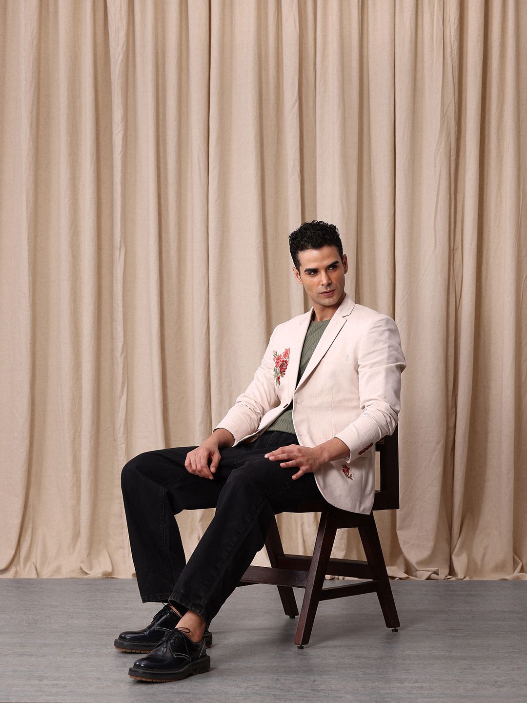 Mr. Bowerbird Floral Embroidered Notched Lapel Casual Blazer