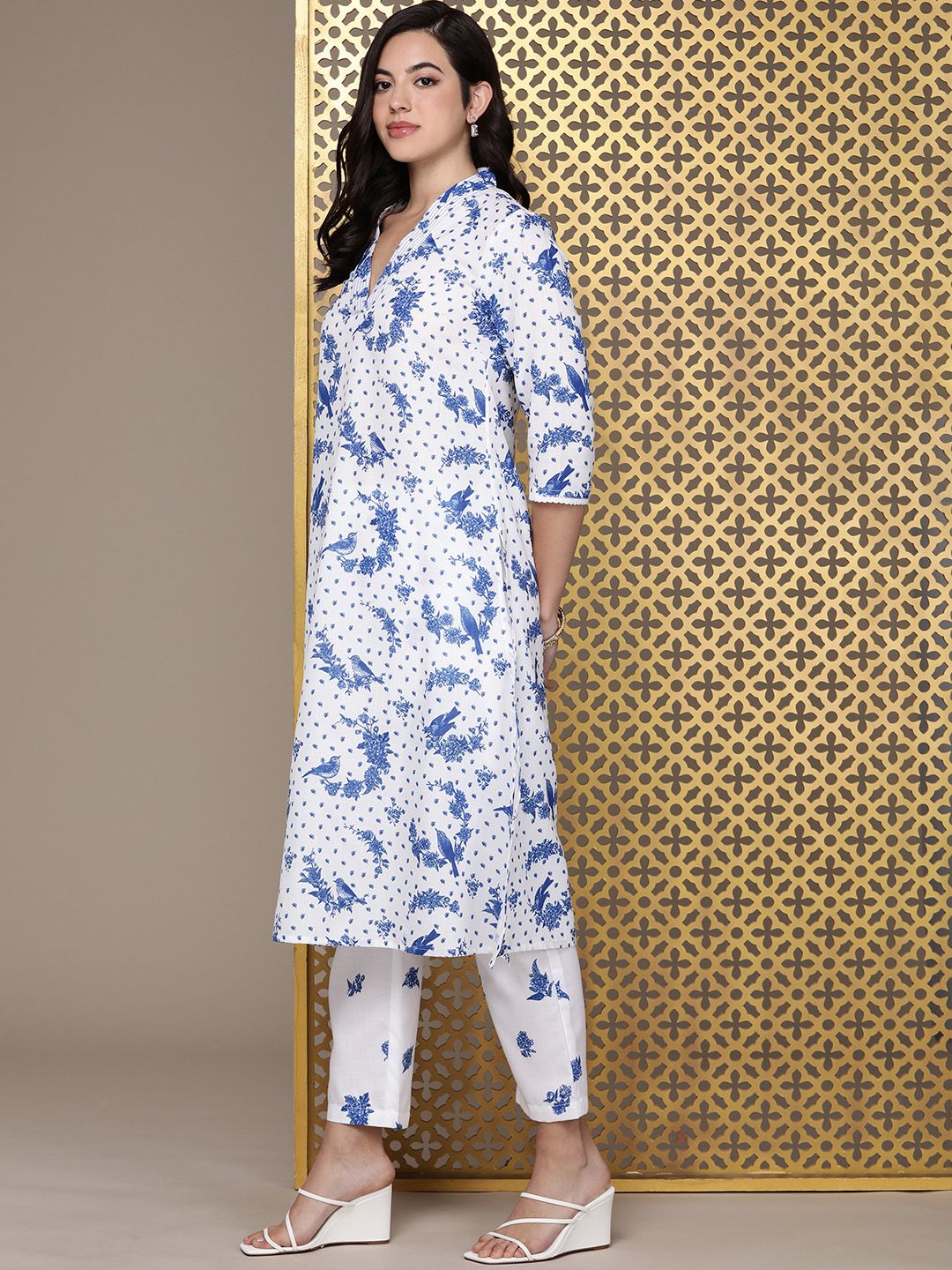 House of Pataudi Women Jashn Conversational Printed Regular Kurta with Trousers