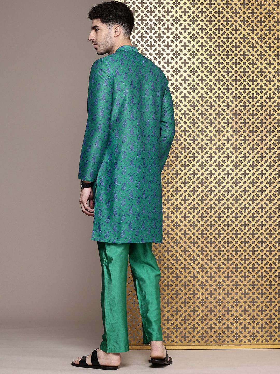 House of Pataudi Floral Printed Mandarin Collar Regular Jashn Kurta with Trousers
