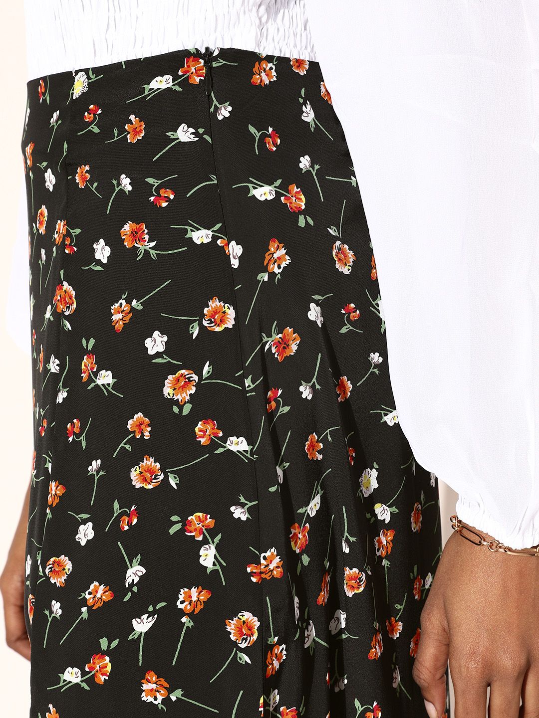 Berrylush Women Black Floral Floral Fantasy Skirt