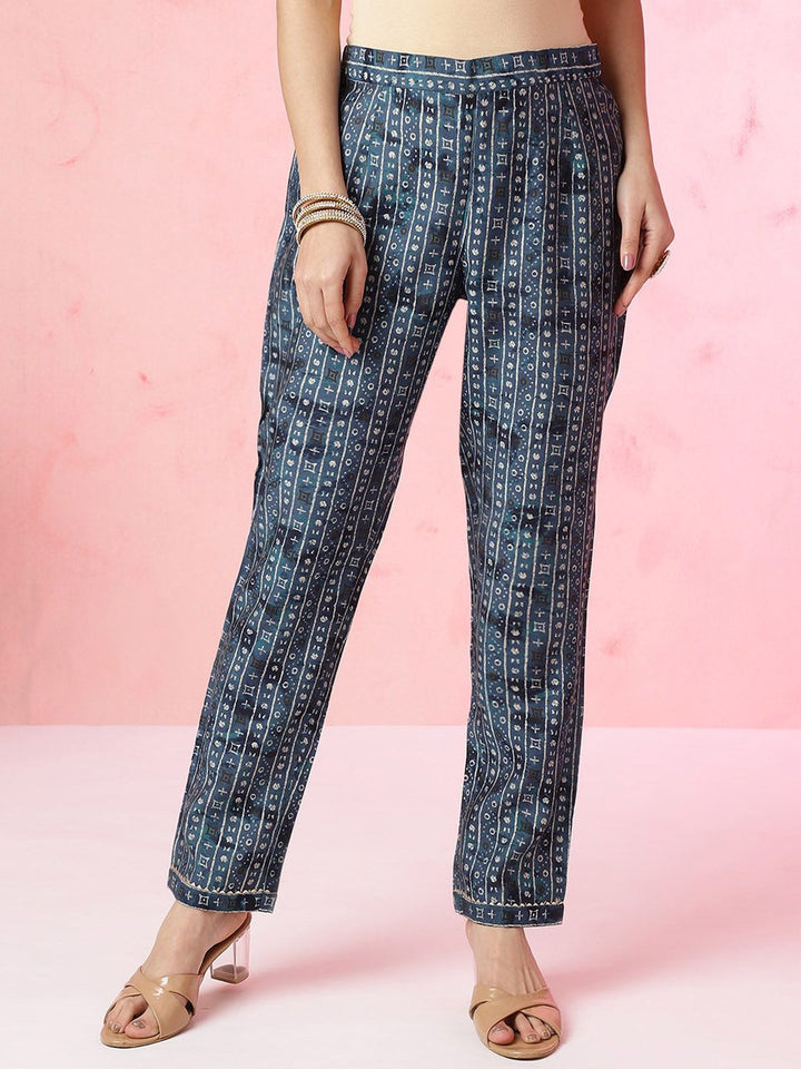 Motif etnik anouk dicetak Chanderi Silk Kurta dengan seluar & dengan Dupatta