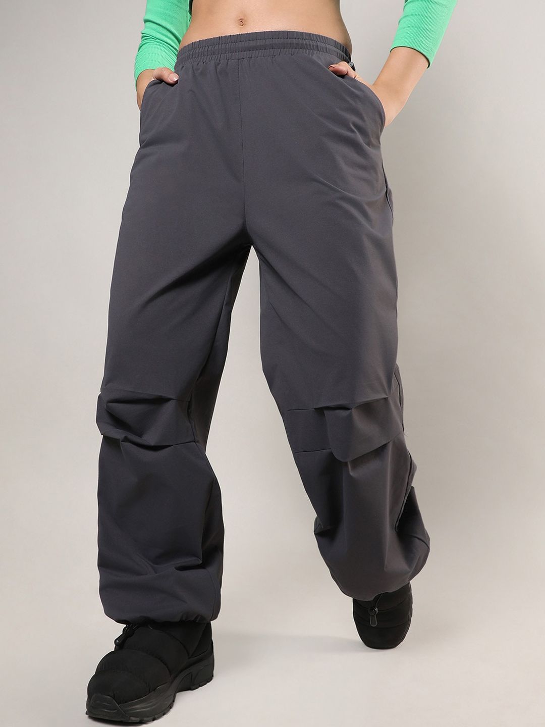 Campus Sutra Women Relaxed Loose Fit Easy Wash Pleated Chinos Trousers