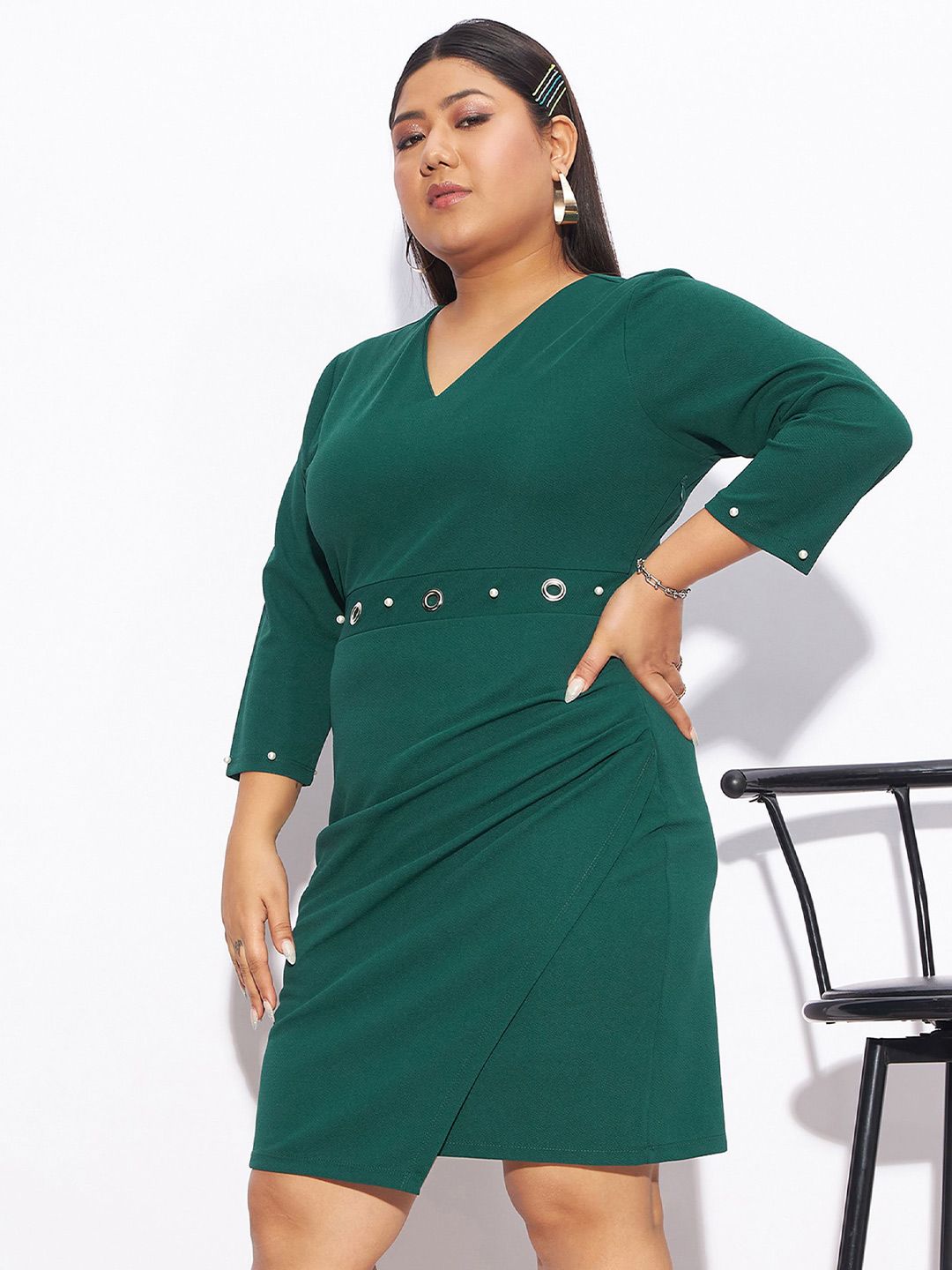 SASSAFRAS Curve Plus Size V-Neck Sheath Dress