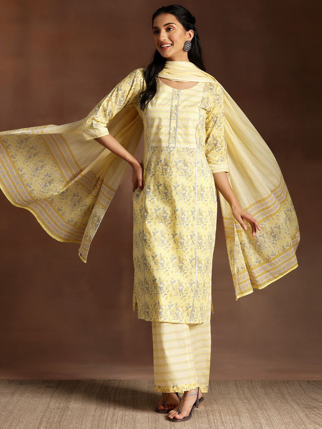 Libas Floral Printed Gotta Patti Pure Cotton Kurta dengan Palazzos & Dupatta