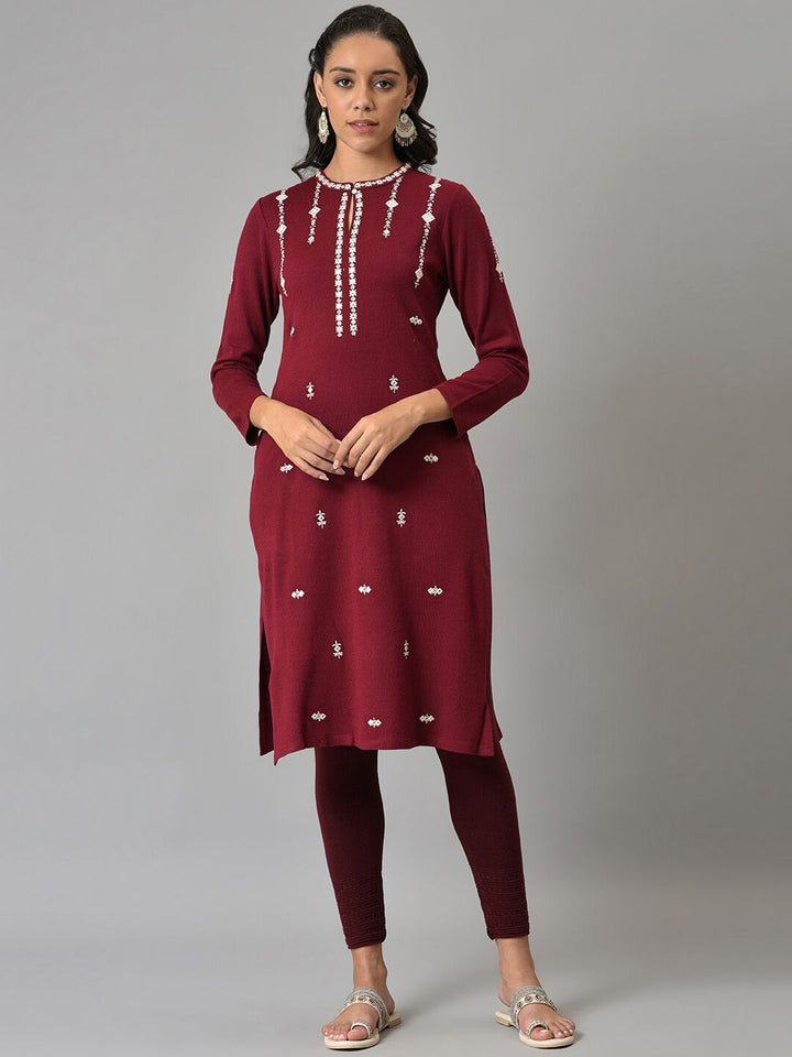 W Women Red Embroidered Keyhole Neck Thread Work Kurta