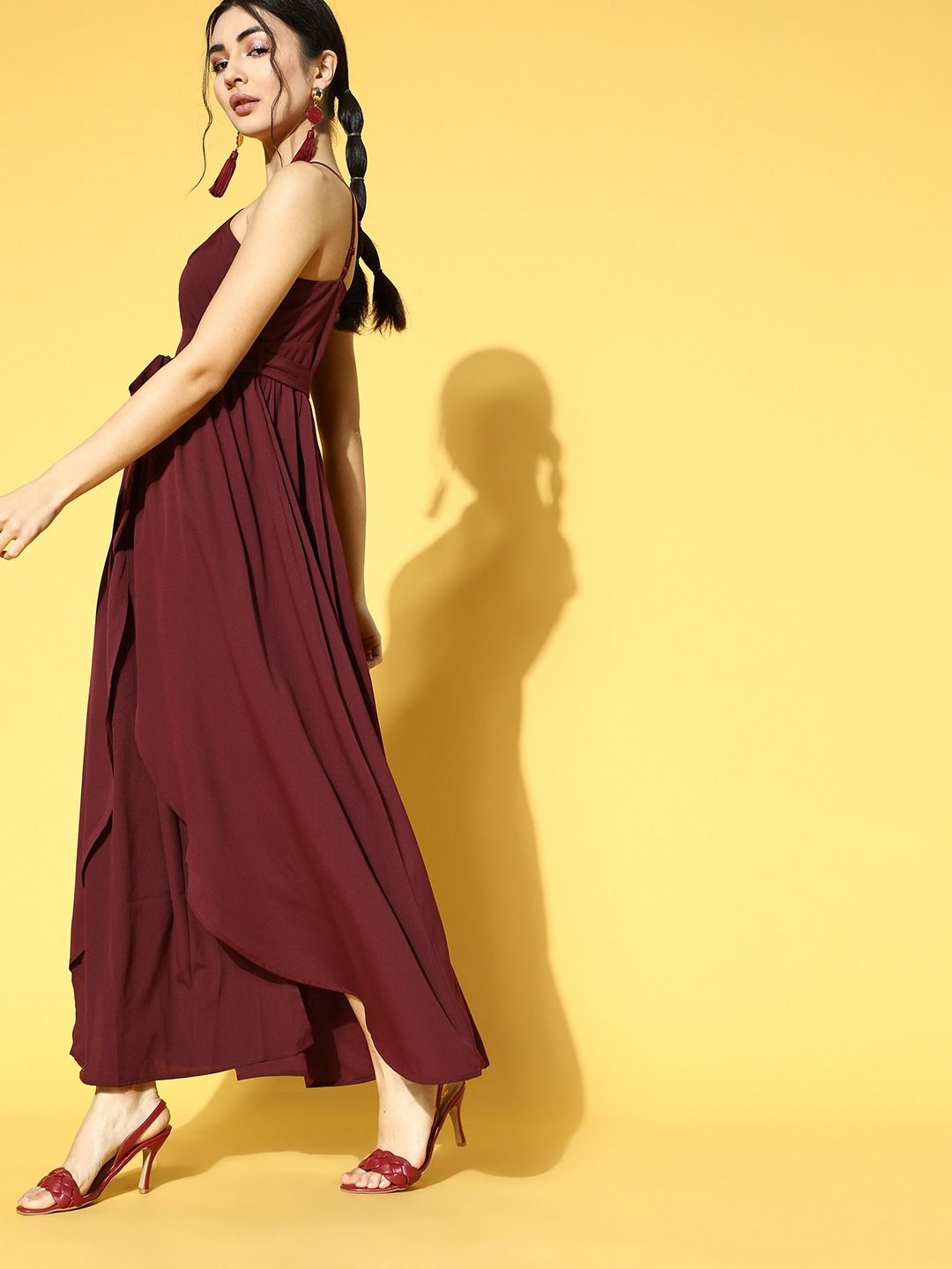 Berrylush Women Charming Maroon Solid Belted Dress