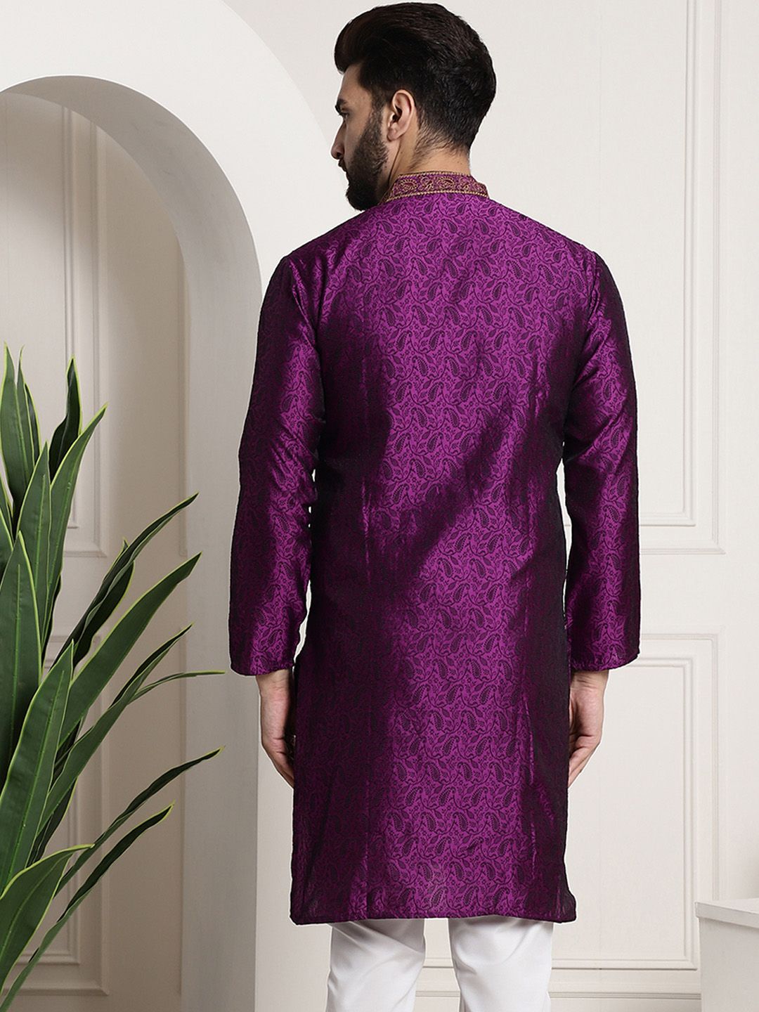 SOJANYA Kurta Lurus Bersulam Ungu Lelaki