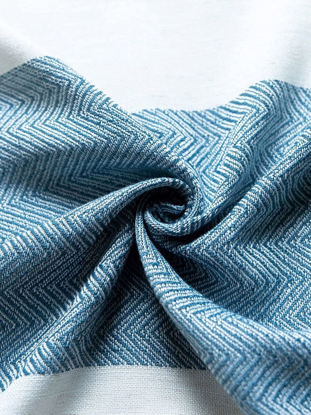 URBAN SPACE Off White & Blue 4-Seater Table Cloth