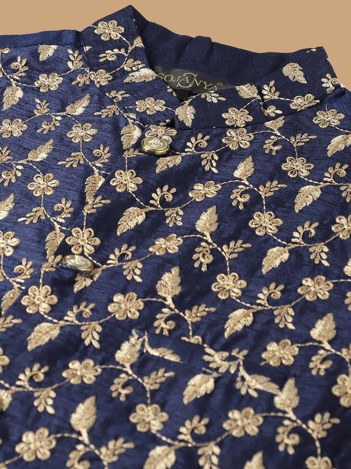 SOJANYA Motif Etnik Bersulam Kurta Kapas Tulen Labuci dengan Jaket Churidar & Nehru